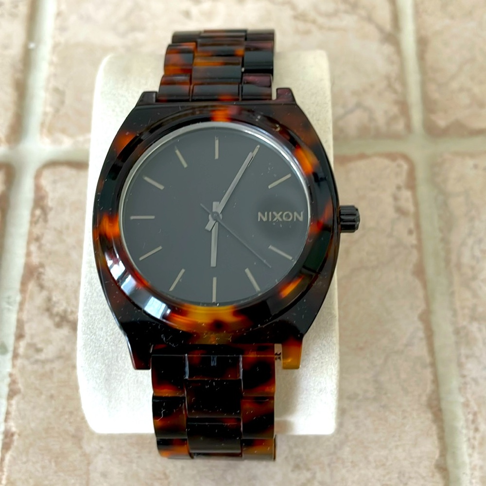 Nixon watch